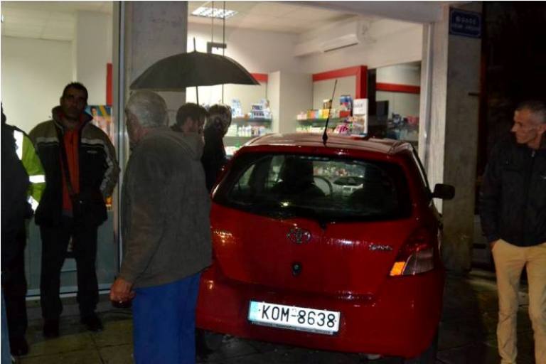 Gümülcine'de bir araç eczanenin için girdi